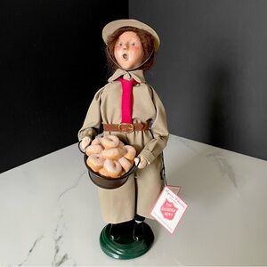 Salvation Army Woman with Pot of Doughnuts Caroler by Byers' Choice